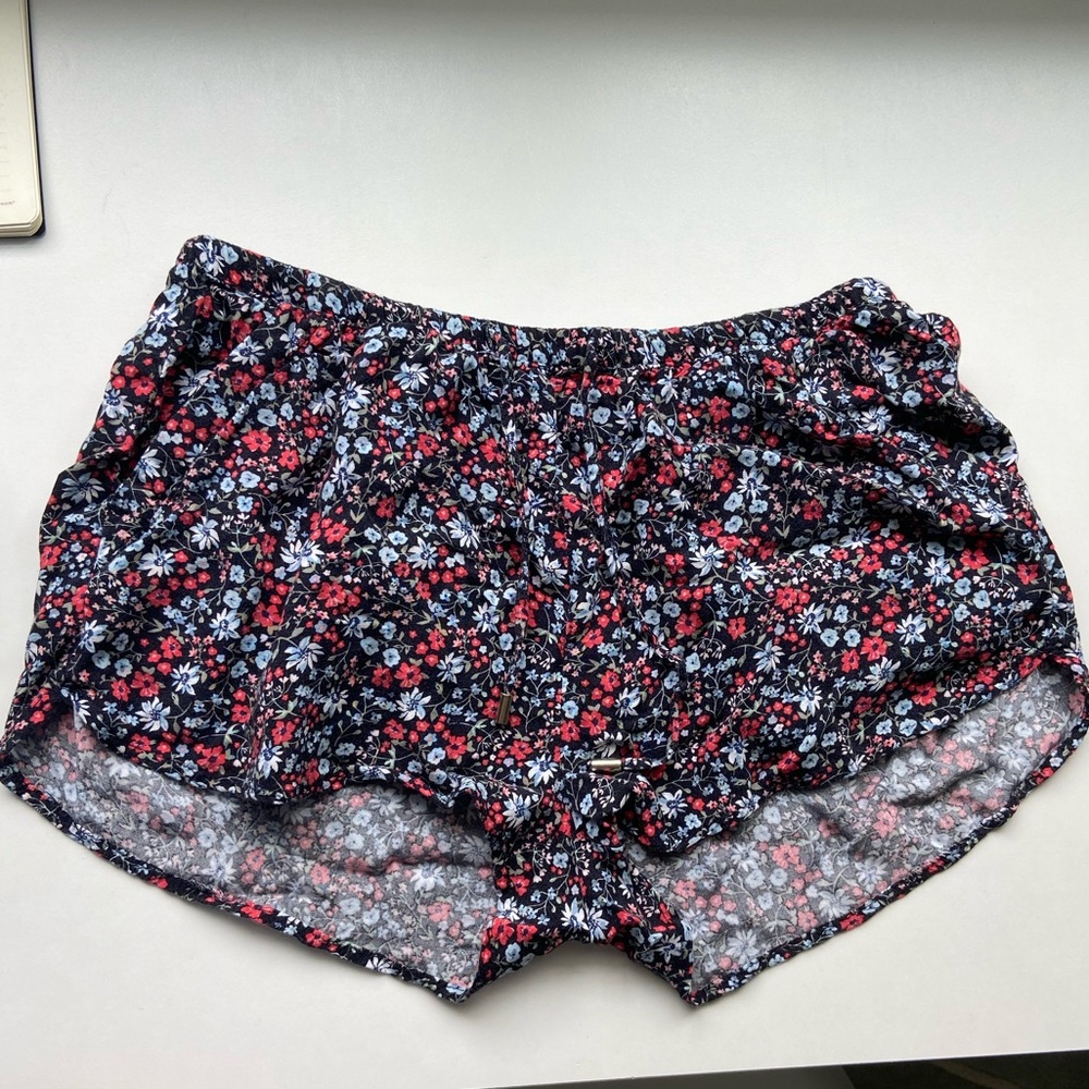 Floral pattern flowy lounge shorts